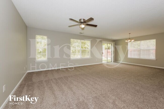 Foto del edificio - 6221 Hickory Ln Cir