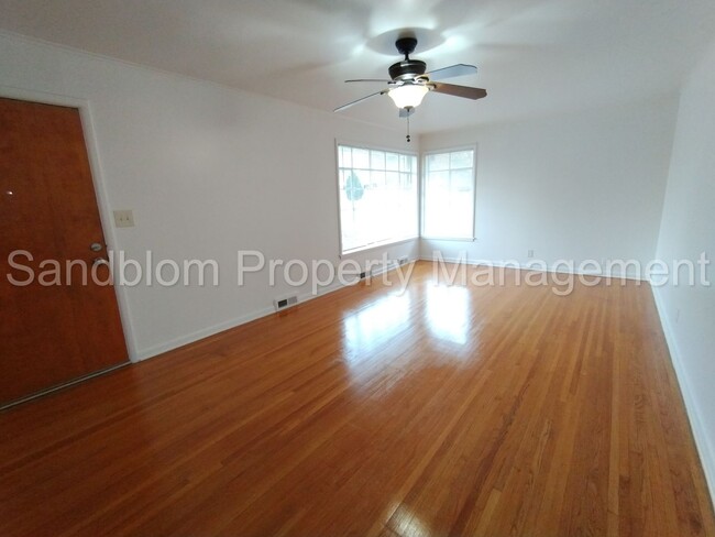 Foto del edificio - FOR LEASE | Mid-town Tulsa | 2 Bed, 1 Bath...