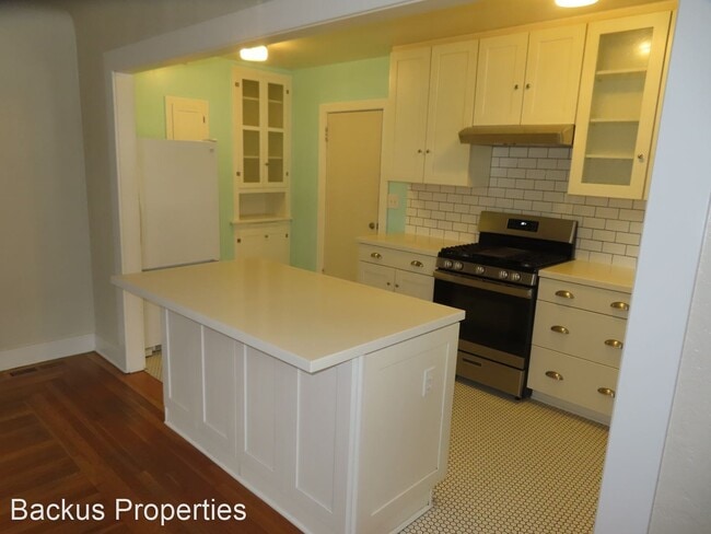 Building Photo - 3 br, 1 bath House - 418 West St.