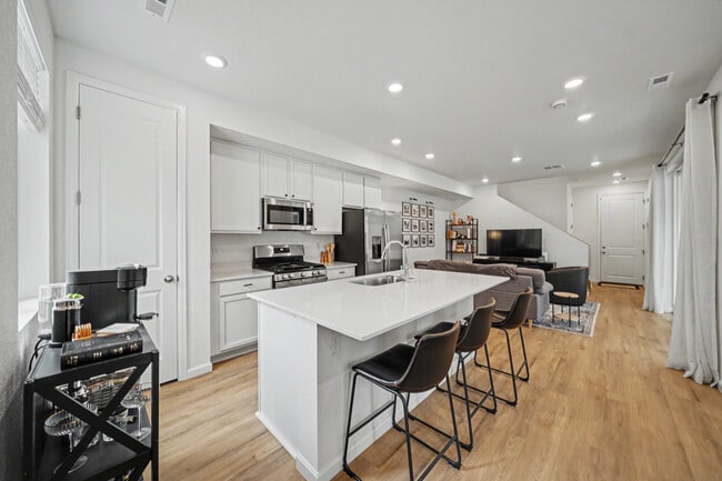 Photo - 2471 Vanhoutte Vw Townhome