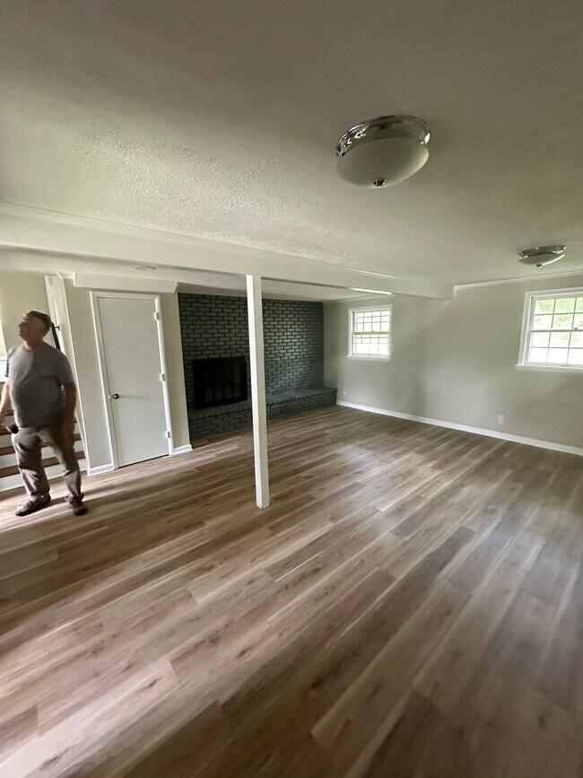 Building Photo - 4624 Fox Run Rd