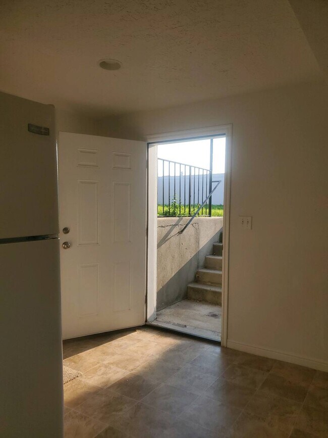 Building Photo - 11168 S Temple Dr