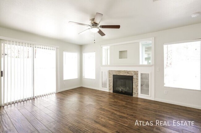 Foto del edificio - STUNNING 3-Bedroom in Gated Community with...