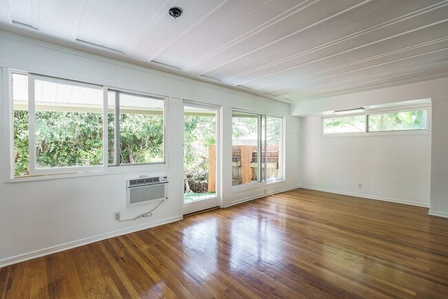 Interior Photo - 11833-37 Laurelwood Drive