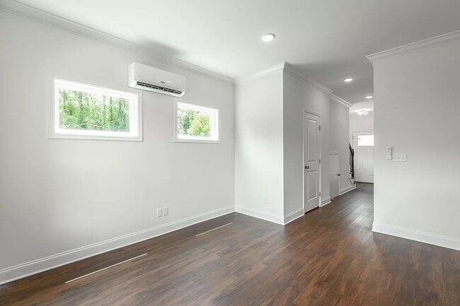 Building Photo - 5558 Stream Ln