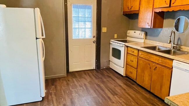 Building Photo - Beautiful 4 bedroom Home for Rent
