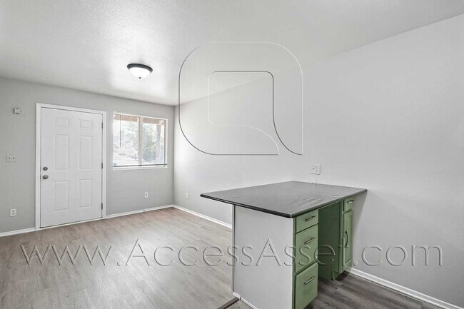 Building Photo - 43960 White Mountain Rd