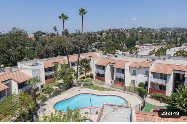 Foto del edificio - 23665 Golden Springs Dr