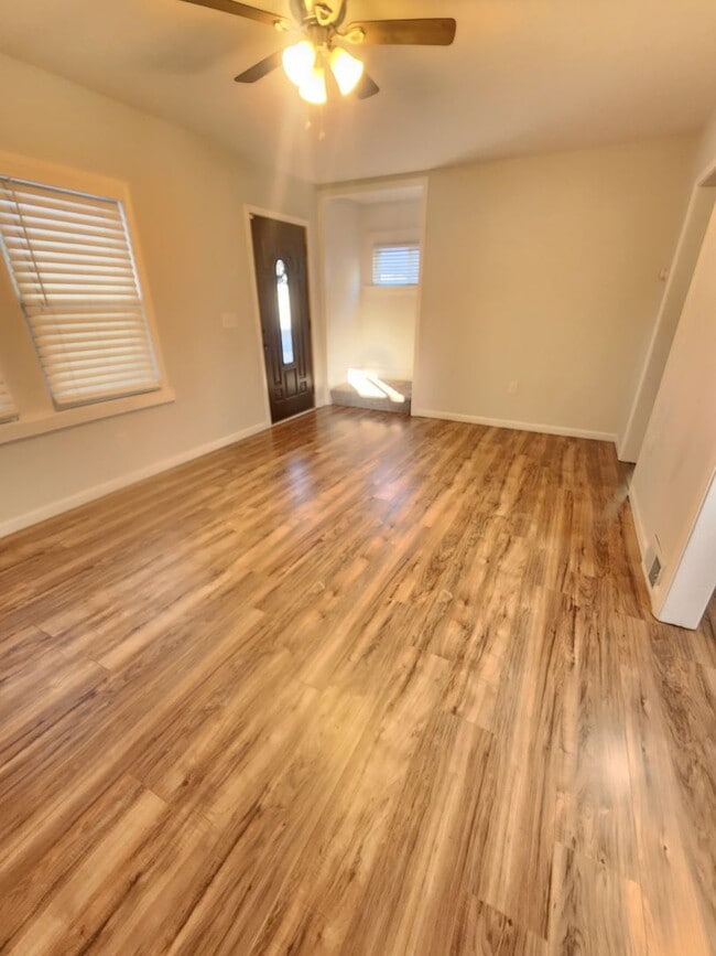 Building Photo - Beautiful 2 Bedroom home with all of the amenities