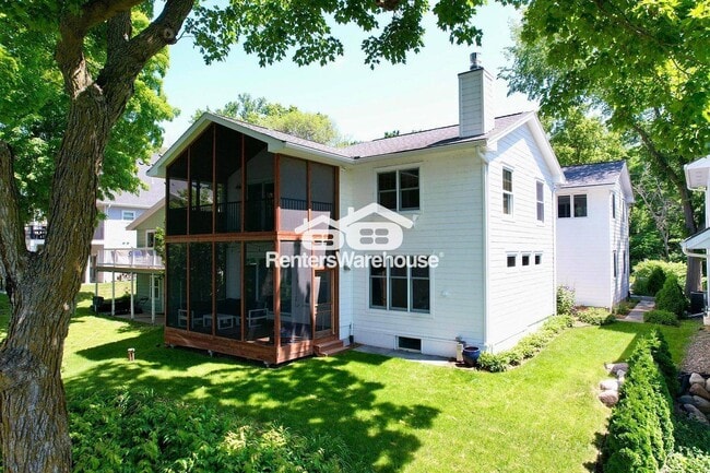 Building Photo - 577 Park Ln
