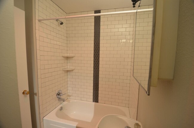 Building Photo - Unfurnished, 10 minutes from Downtown Breck!