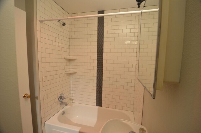 Foto del edificio - Unfurnished, 10 minutes from Downtown Breck!