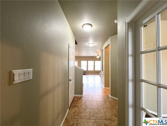 Building Photo - 3903 Ozark Dr