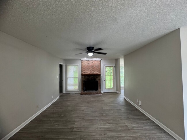 Building Photo - Single Family Home in Clarksville