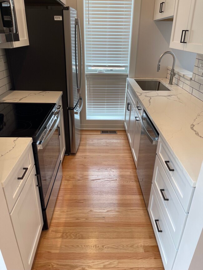 Foto del edificio - 3748 N Racine Ave