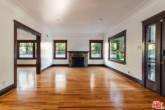 Building Photo - 2027 Canyon Dr