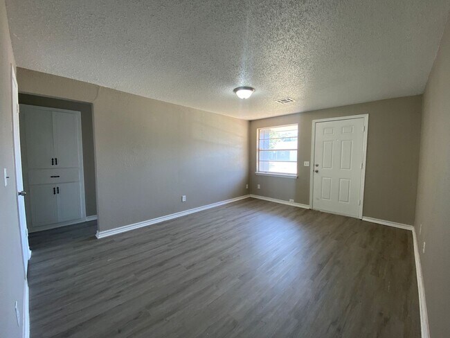 Photo - Charming 5 Bedroom House