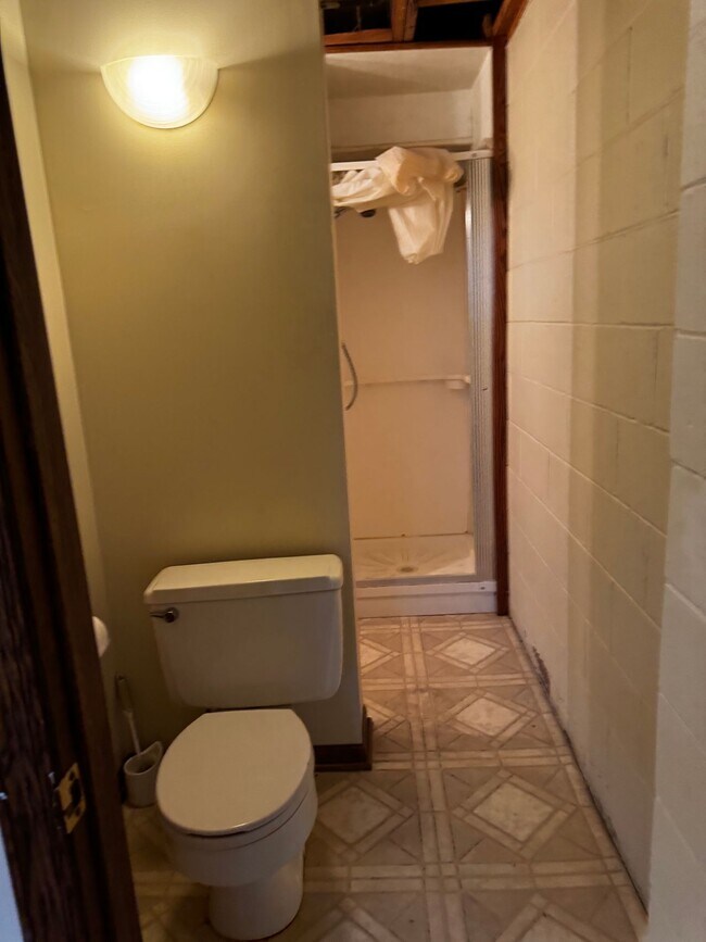 Building Photo - SeeMore Properties