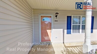 Building Photo - 802 Plainfield Ct