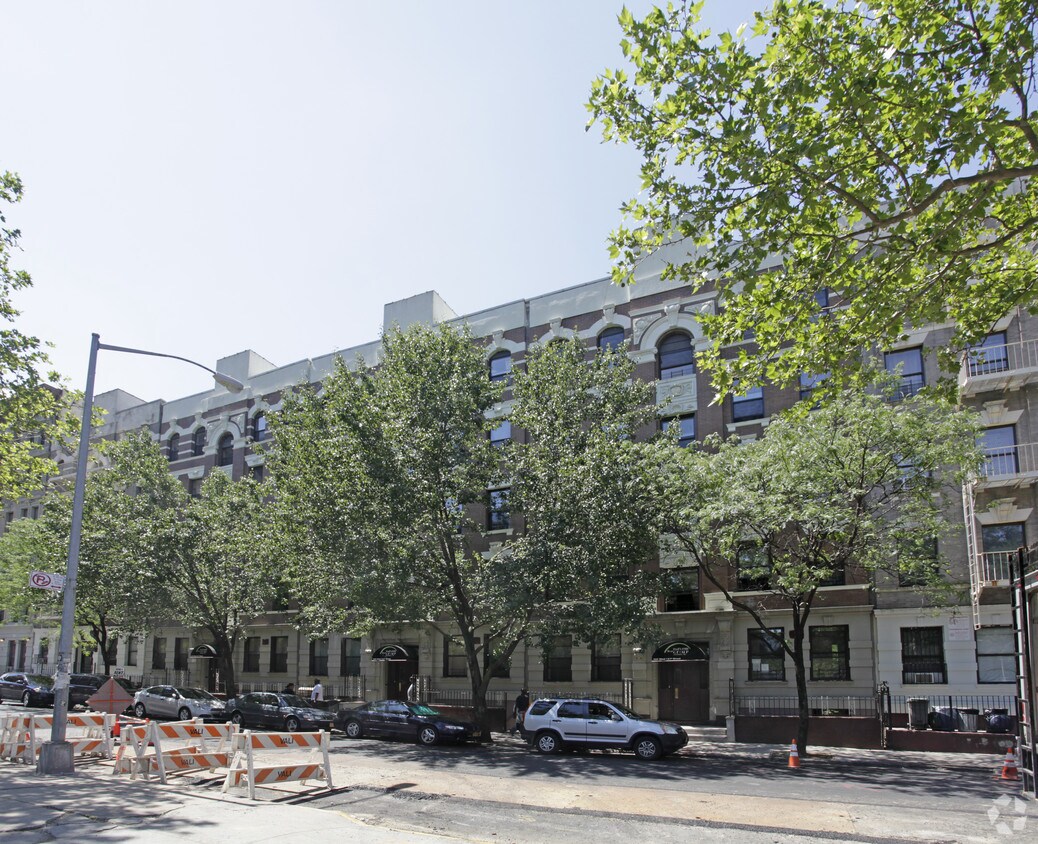 Building Photo - 220 W 141st St