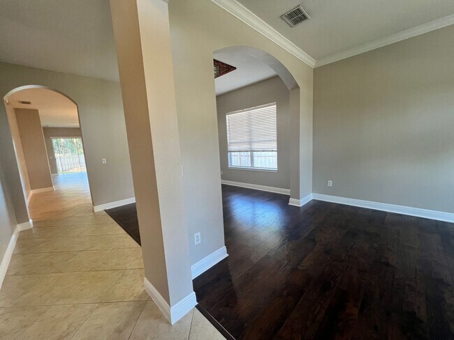 Foto del edificio - 4 bed 2.5 bath Home