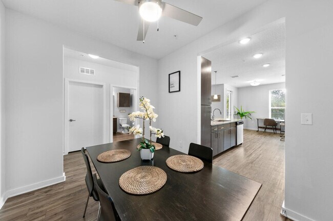 Building Photo - 8302 Baymeadows Rd E