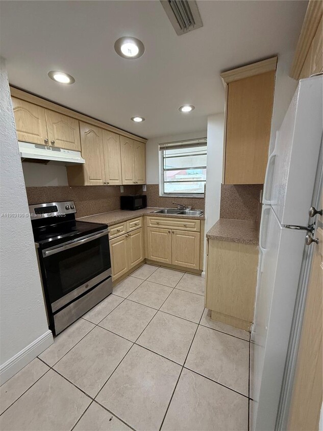 Foto principal - 8820 Fontainebleau Blvd