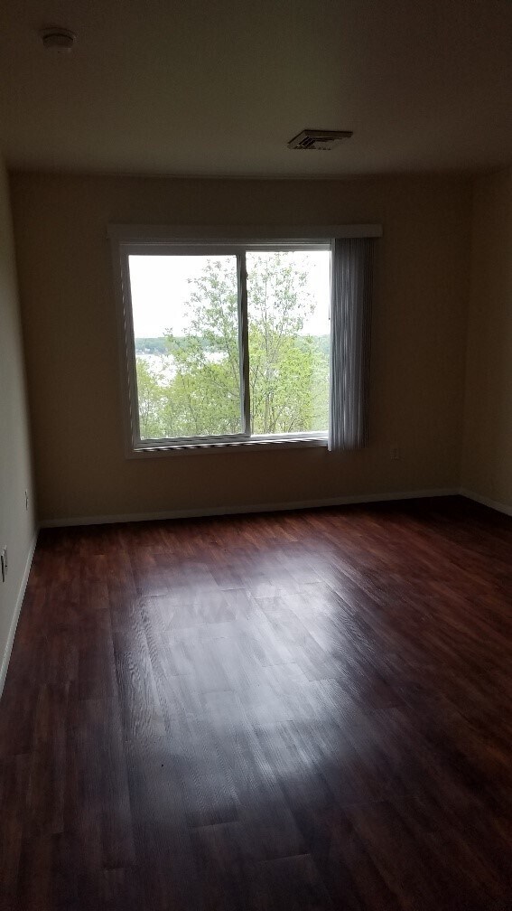 Foto del edificio - 2200 N Vermilion St