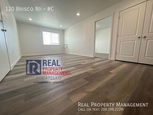 Building Photo - 3 Bedroom 1 Bath Apartment - Fiber Internet