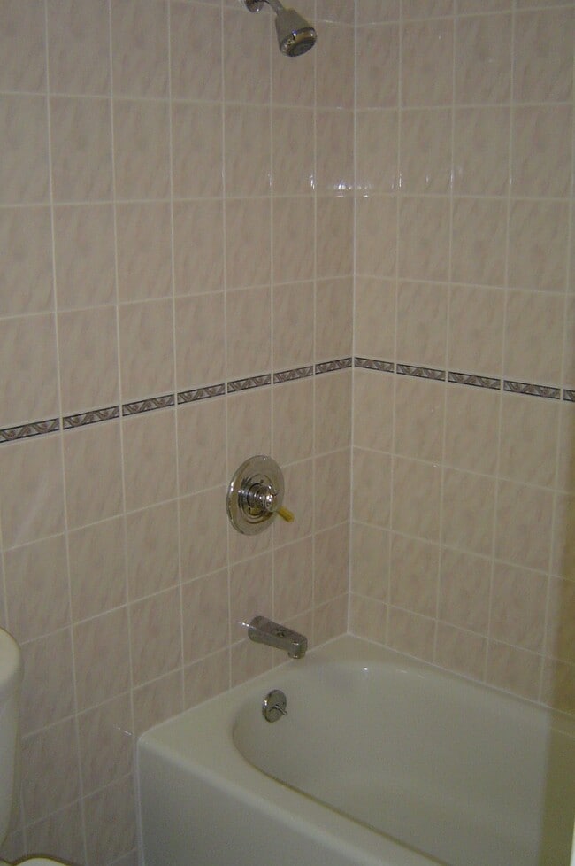 Building Photo - 12 Chancery Ct