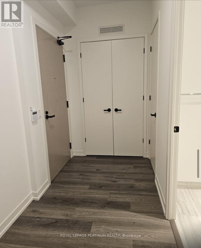 Building Photo - 8 Interchange Wy