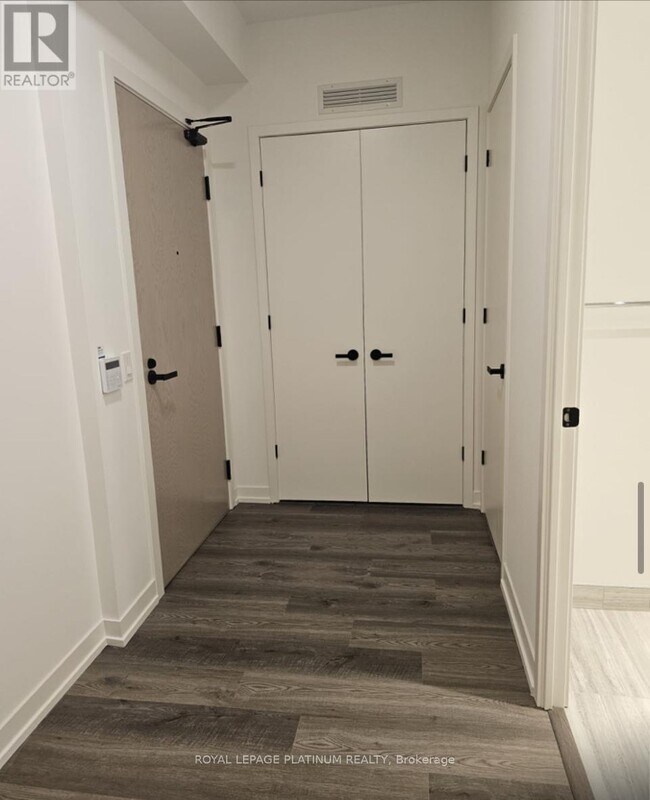 Photo du bâtiment - 8 Interchange Wy