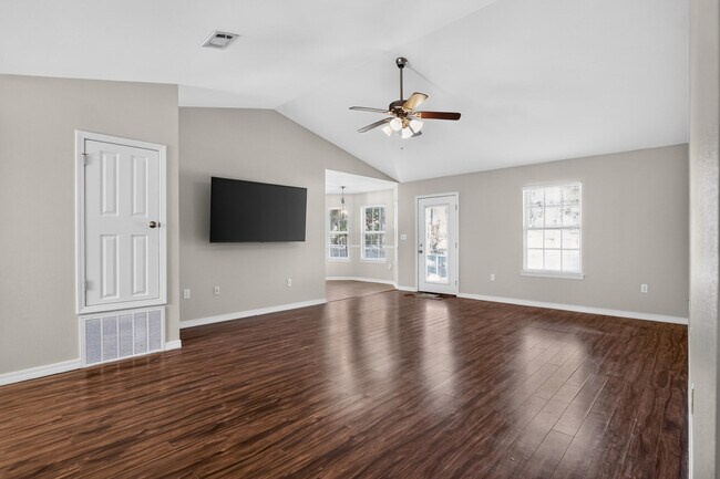 Building Photo - 3151 Forrest Ave