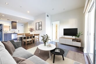 Building Photo - C on Pico