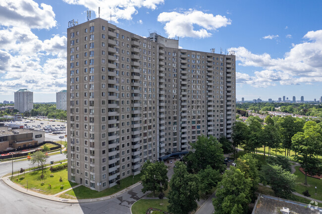 Building Photo - Forest Manor