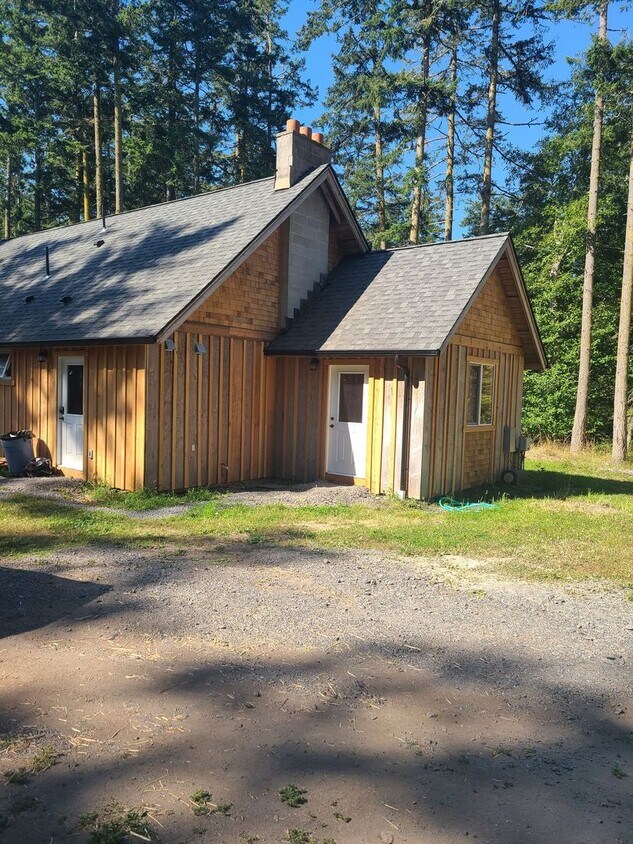 Primary Photo - Beautifully Restored 1 bed 1 bath farmhous...