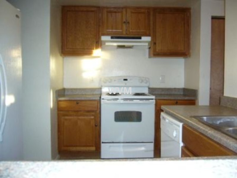 Building Photo - Round Tree townhouse Alameda/Moline