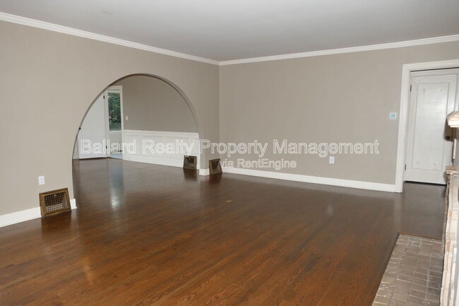 Building Photo - 3246 Conkling Pl W