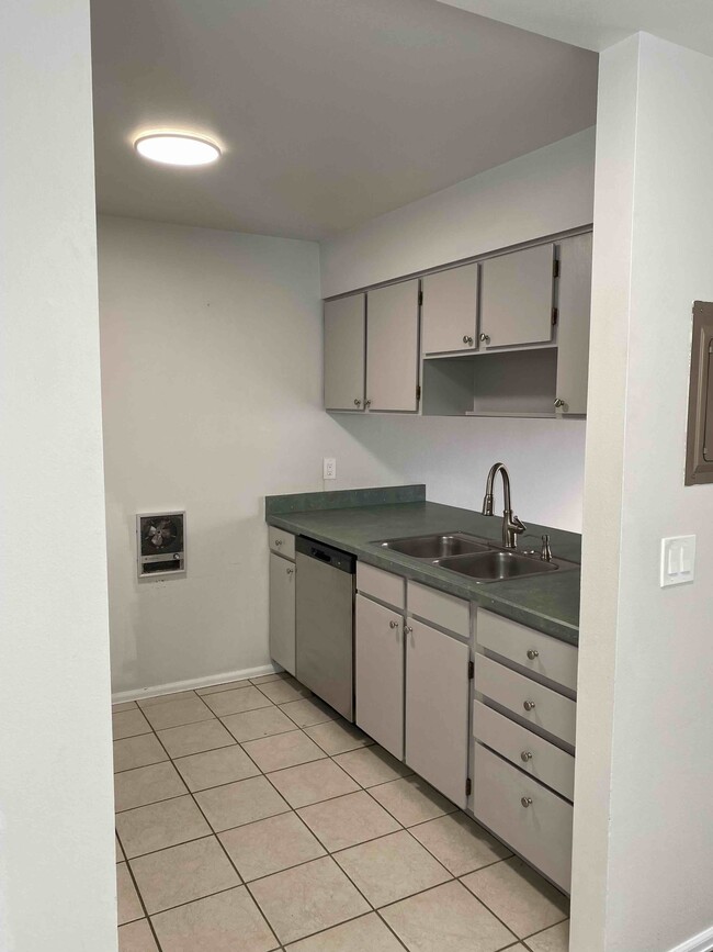 Photo - 2024 Goss St House