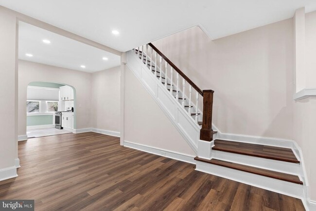 Building Photo - 2113 S Simpson St