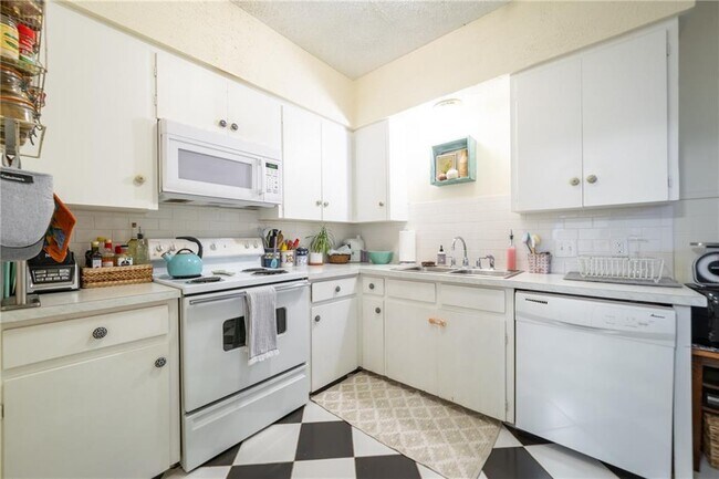 Foto del edificio - 3119 Tom Green St