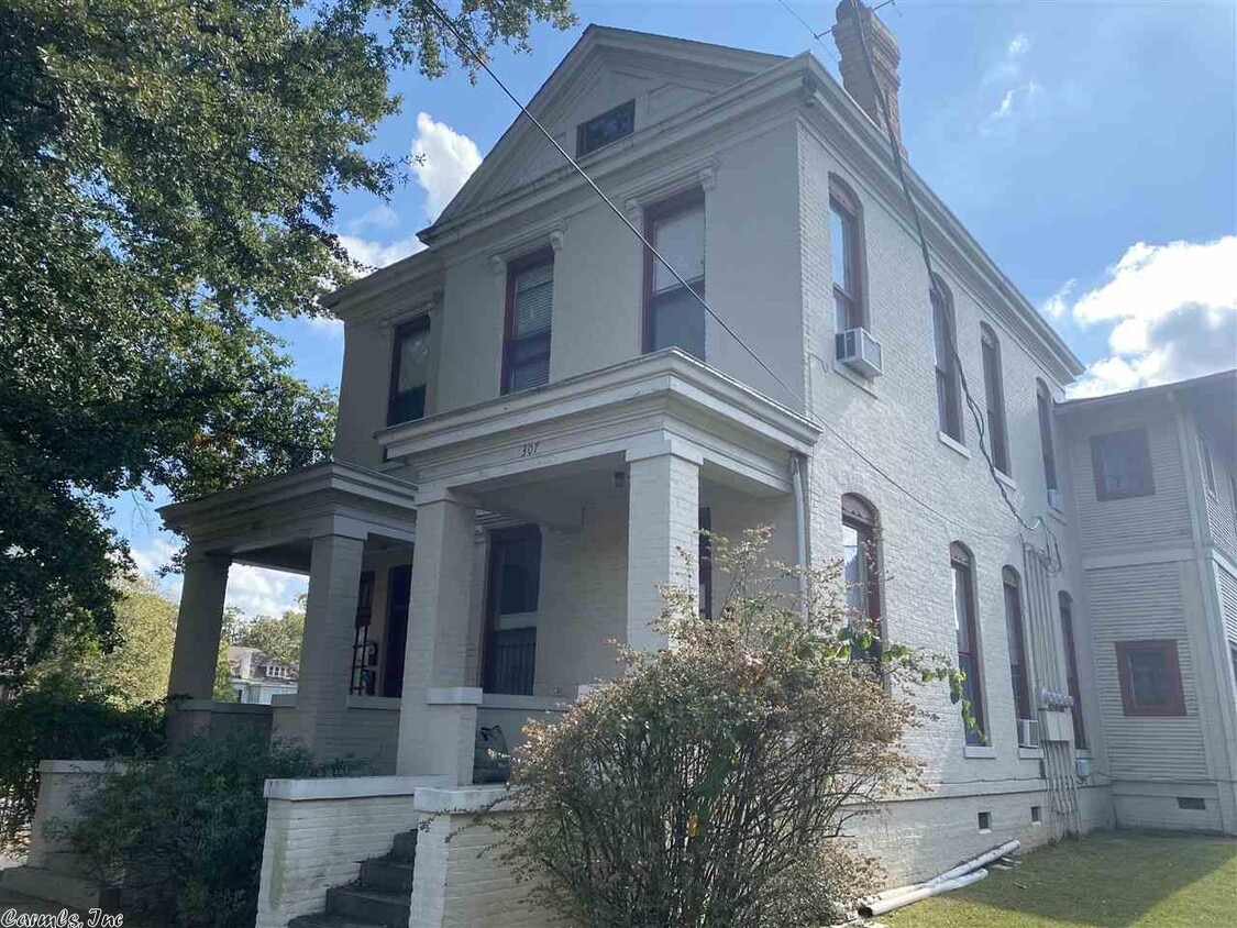 Primary Photo - 307 E 7th St