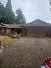 Building Photo - 760 S Webb Rd