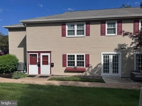 Building Photo - 112 Yardley Commons
