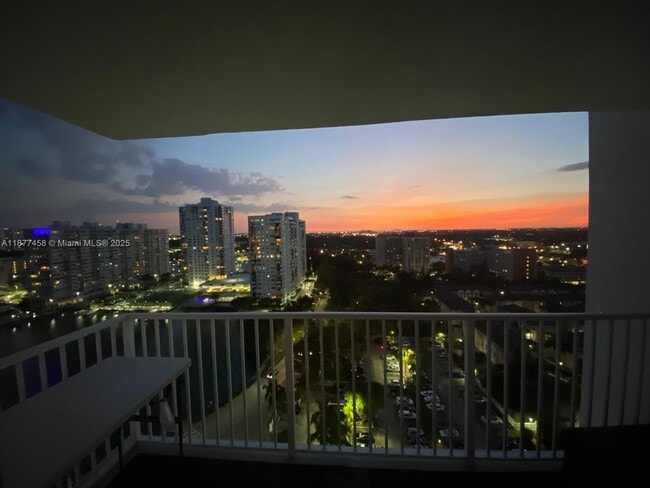 Foto del edificio - 2801 NE 183rd St