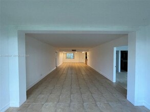 Building Photo - 4009 N Cypress Dr