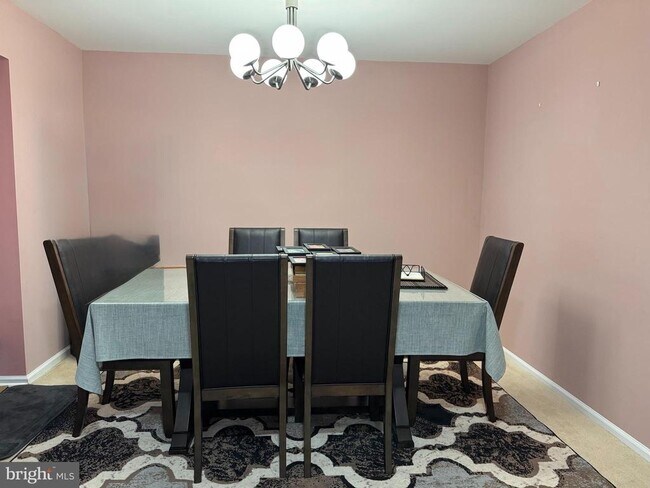 Foto del edificio - 5408 Essex Ln