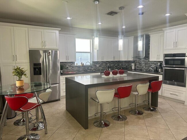 Foto del edificio - 2949 SW Porpoise Cir