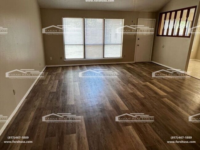 Building Photo - 4 bedroom 2 bathroom Home Available Now!