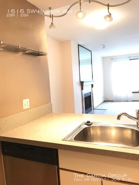 Foto del edificio - 1616 SW Harbor Way